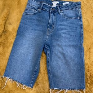 Like New Knee length shorts. H&M